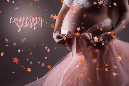 babybauch mit konfetti im studio ilona müller