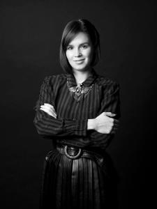 frau business stehend im studio